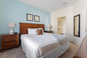 4 bedrooms, iron/ironing board, travel cot, free WiFi - Modern 4BR Home in Lucaya Village Kissimmee (Kissimmee)