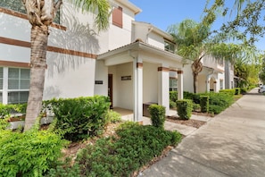 Exterior - Storey Lake 4BR Townhome - 10 min to Disney (Kissimmee)