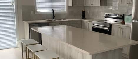 Mikrobølgeovn, ovn, kogeplade, opvaskemaskine