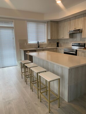 Mikrobølgeovn, ovn, kogeplade, opvaskemaskine