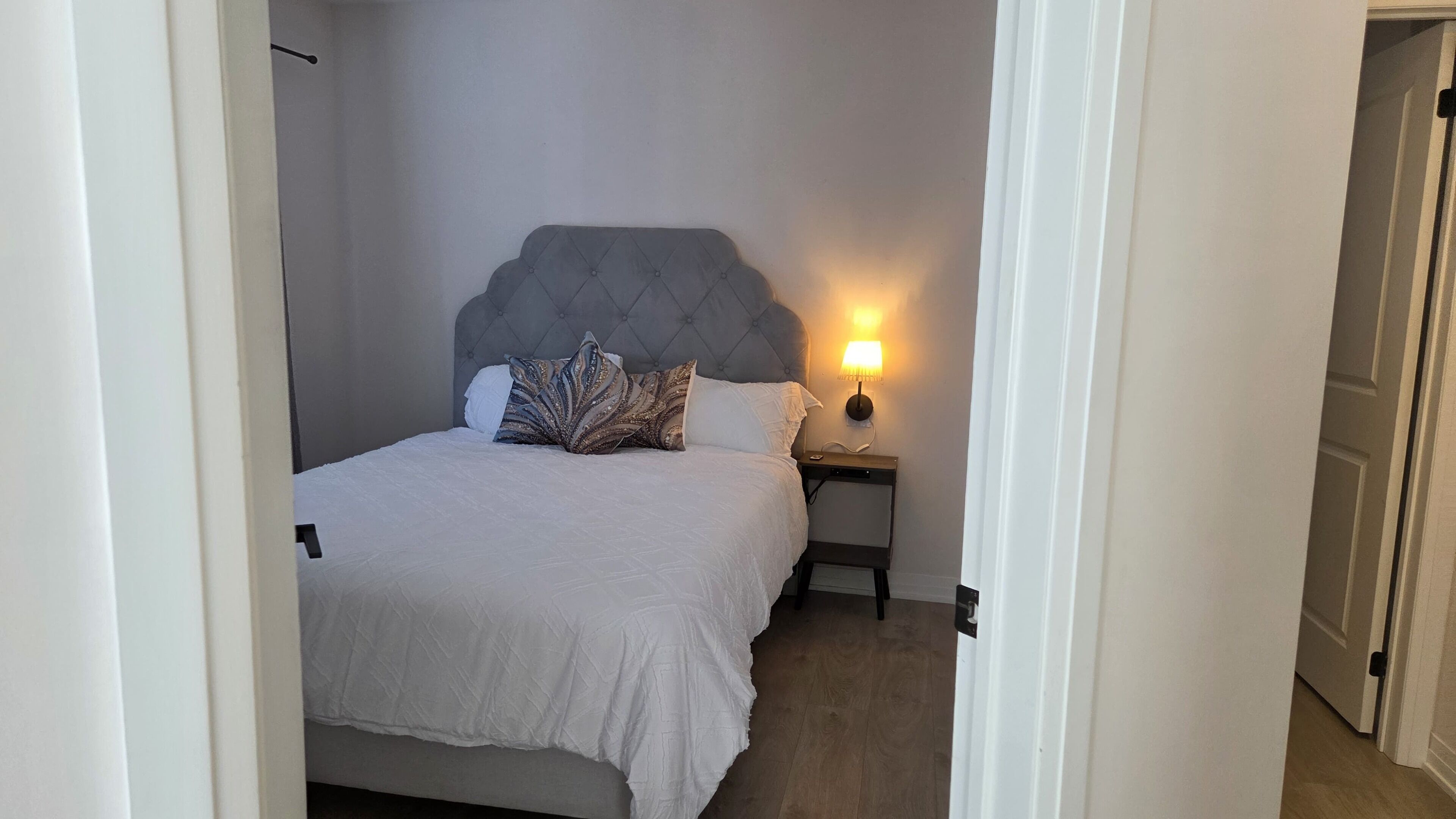 3 slaapkamers, een strijkplank/strijkijzer, wifi, beddengoed