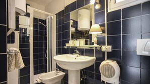 A bathroom with a white sink, a bidet, a mirror, and a towel rack. - RIPA HOME LOFT IN TRASTEVERE (Roma)