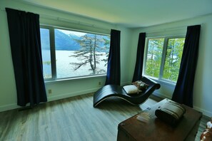 Interior - Ainsworth Lakefront Getaway on Kootenay Lake (Kaslo)