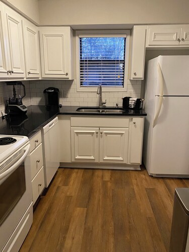 Enjoyable 2-bedroom condo walkable to Toomer's and Jordan Hare