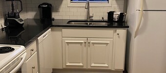 Enjoyable 2-bedroom condo walkable to Toomer's and Jordan Hare