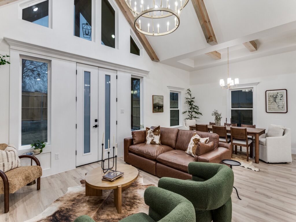 Smart-TV, Kamin, Bücher