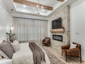 4 bedrooms, iron/ironing board, free WiFi, bed sheets