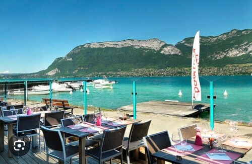 Wonderful modern Chalet with private garden only 5 minutes walk to Annecy Lake.