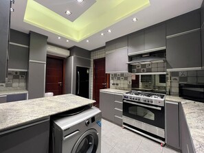 Private kitchen - Luxury 5-Bedroom Hotel Villa – Palm Valley Compound, Sheikh Zayed, Egypt (El Sheikh Zayed City)