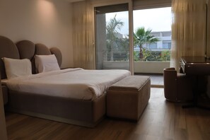 5 bedrooms, iron/ironing board, Internet, bed sheets - Luxury 5-Bedroom Hotel Villa – Palm Valley Compound, Sheikh Zayed, Egypt (El Sheikh Zayed City)