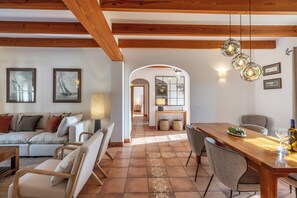 Interior - Villa Figueres, newly furnished and private pool (Pollença)