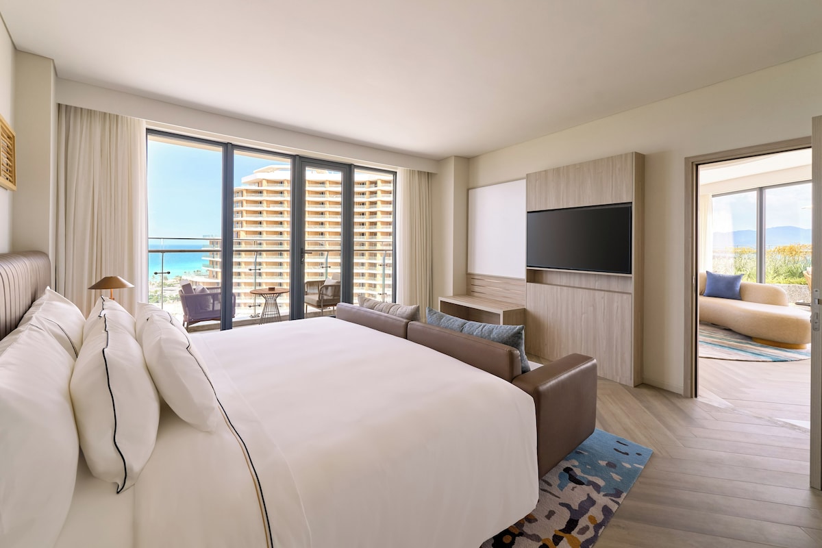 The Level, Suite, 1 Bedroom | Premium bedding, pillowtop beds, in-room safe, desk