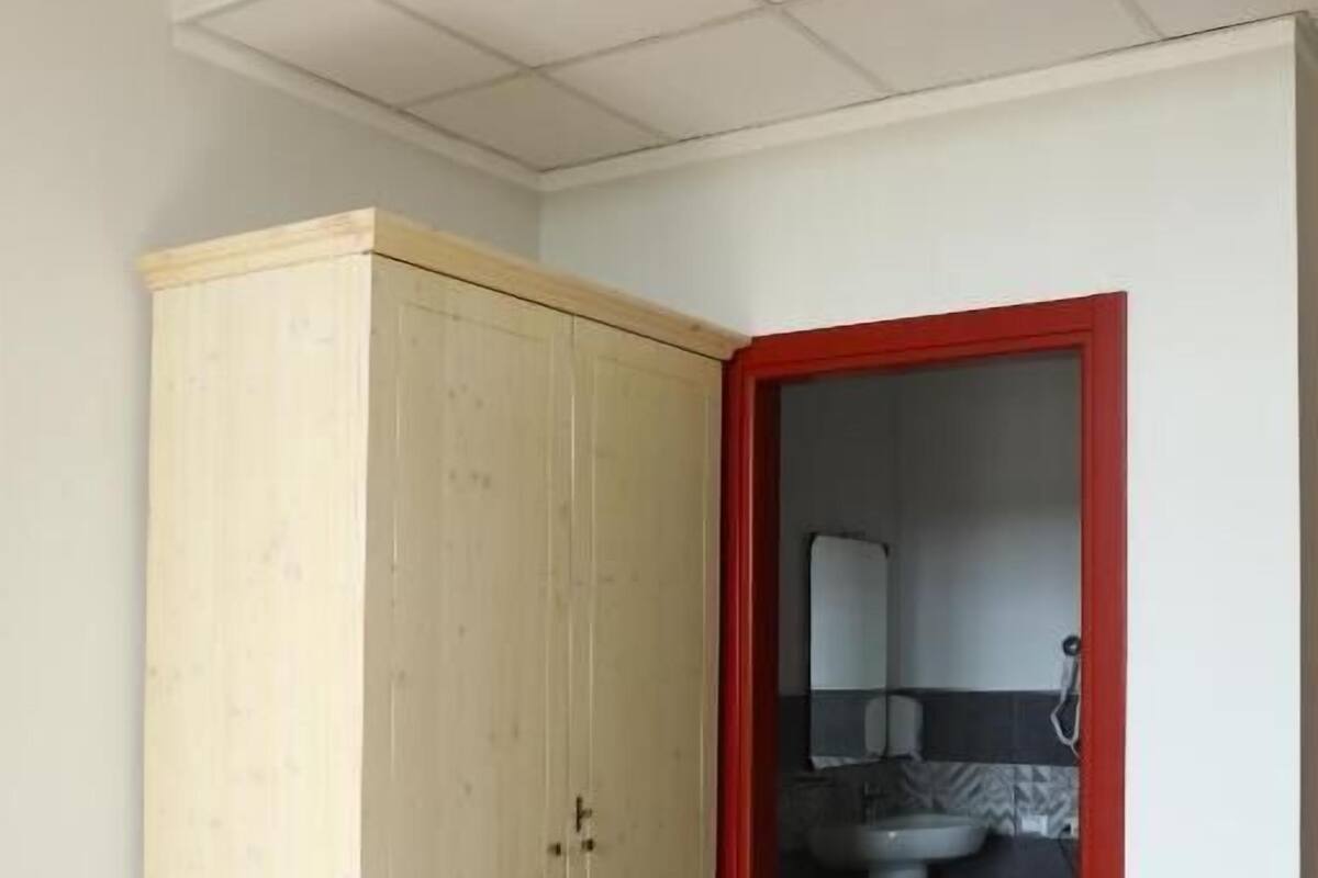 Desk, free WiFi, wheelchair access