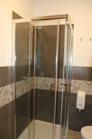 Comfort Triple Room - Student's Hostel San Leonardo (Parma)