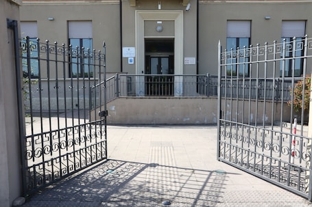 Exterior. Student's Hostel San Leonardo