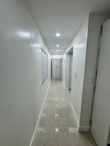 Perfect 1-bedroom apartment 2 Blocks from Miami International Airport