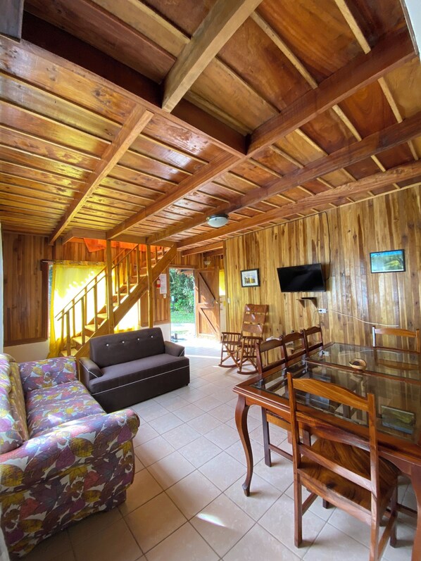 Interior - Alojamiento sencillo, sin lujos, ideal para descansar rodeado de naturaleza (Monteverde)