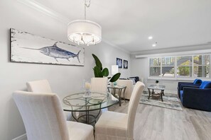 Dining - 800 South Golf Dr Unit 101 (Naples)