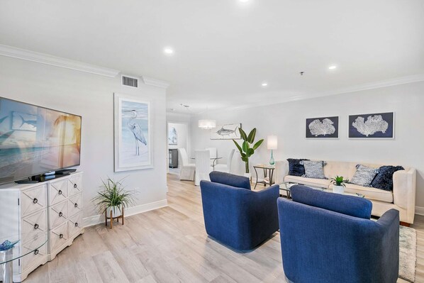 TV - 800 South Golf Dr Unit 101 (Naples)