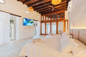5 bedrooms, iron/ironing board, WiFi, bed sheets - Casa Estribos - Super Luxury 5BR in Walled City w/ Rooftop Pool (Cartagena de Indias)