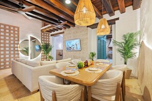 Dining - Casa Estribos - Super Luxury 5BR in Walled City w/ Rooftop Pool (Cartagena de Indias)