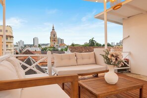 Terrace/patio - Casa Estribos - Super Luxury 5BR in Walled City w/ Rooftop Pool (Cartagena de Indias)