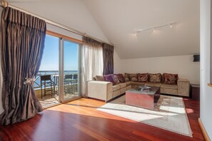 TV - Cliff View Apartment - By Wehost (Funchal)