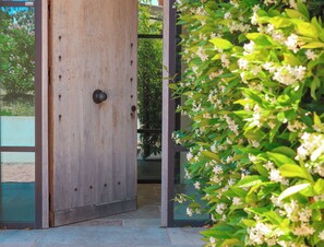 Exterior detail - Casa Nessa Di Pinarello (Zonza)