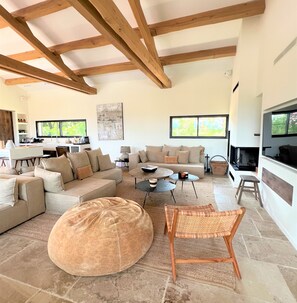 TV, ping pong - Casa Nessa Di Pinarello (Zonza)