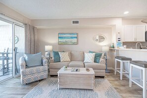 TV, offices - Waterfront Condo with Pool & Boat Slip (Ocean City)