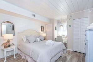 1 bedroom, desk, iron/ironing board, WiFi - Waterfront Condo with Pool & Boat Slip (Ocean City)