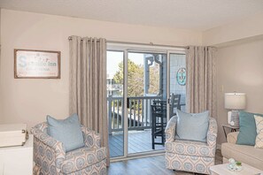 TV, offices - Waterfront Condo with Pool & Boat Slip (Ocean City)