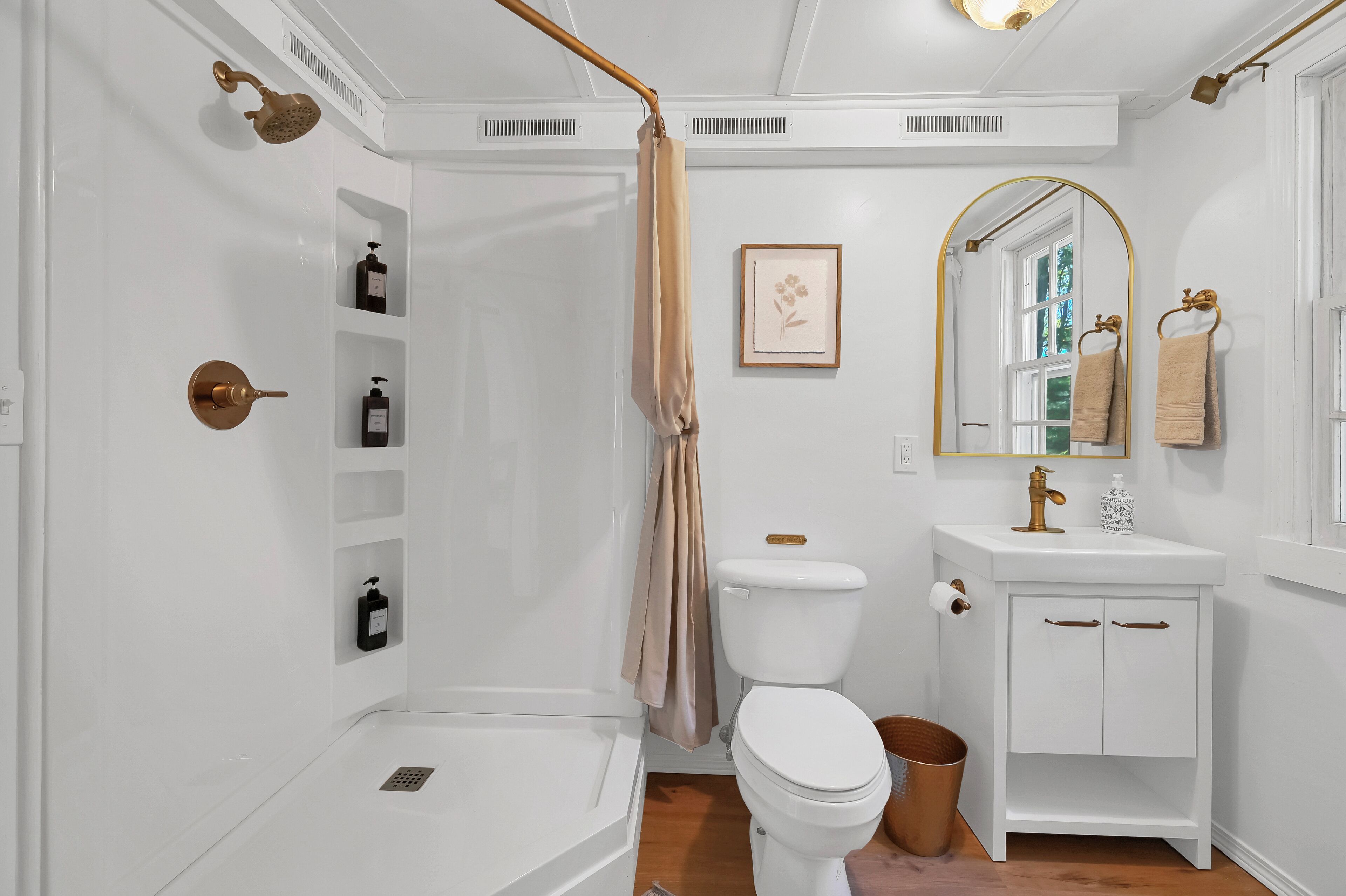 Towels, soap, shampoo, toilet paper