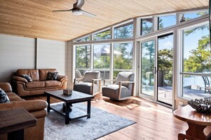 Living area - Blueberry Point on Richard's Island Pointe au Baril (Pointe au Baril)