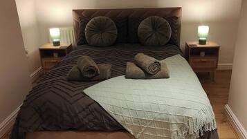 Iron/ironing board, Internet, bed sheets