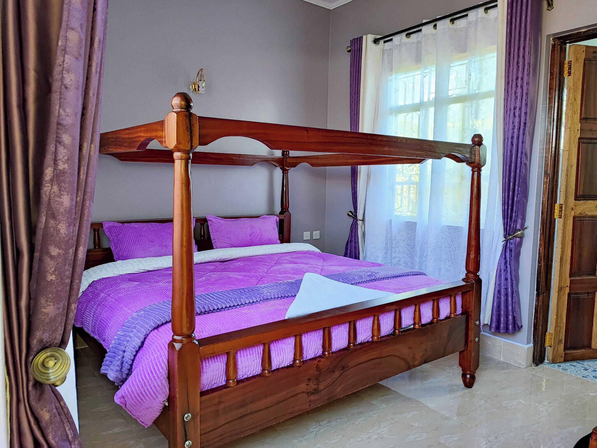 Decoración personalizada, muebles diferentes y wifi gratis 