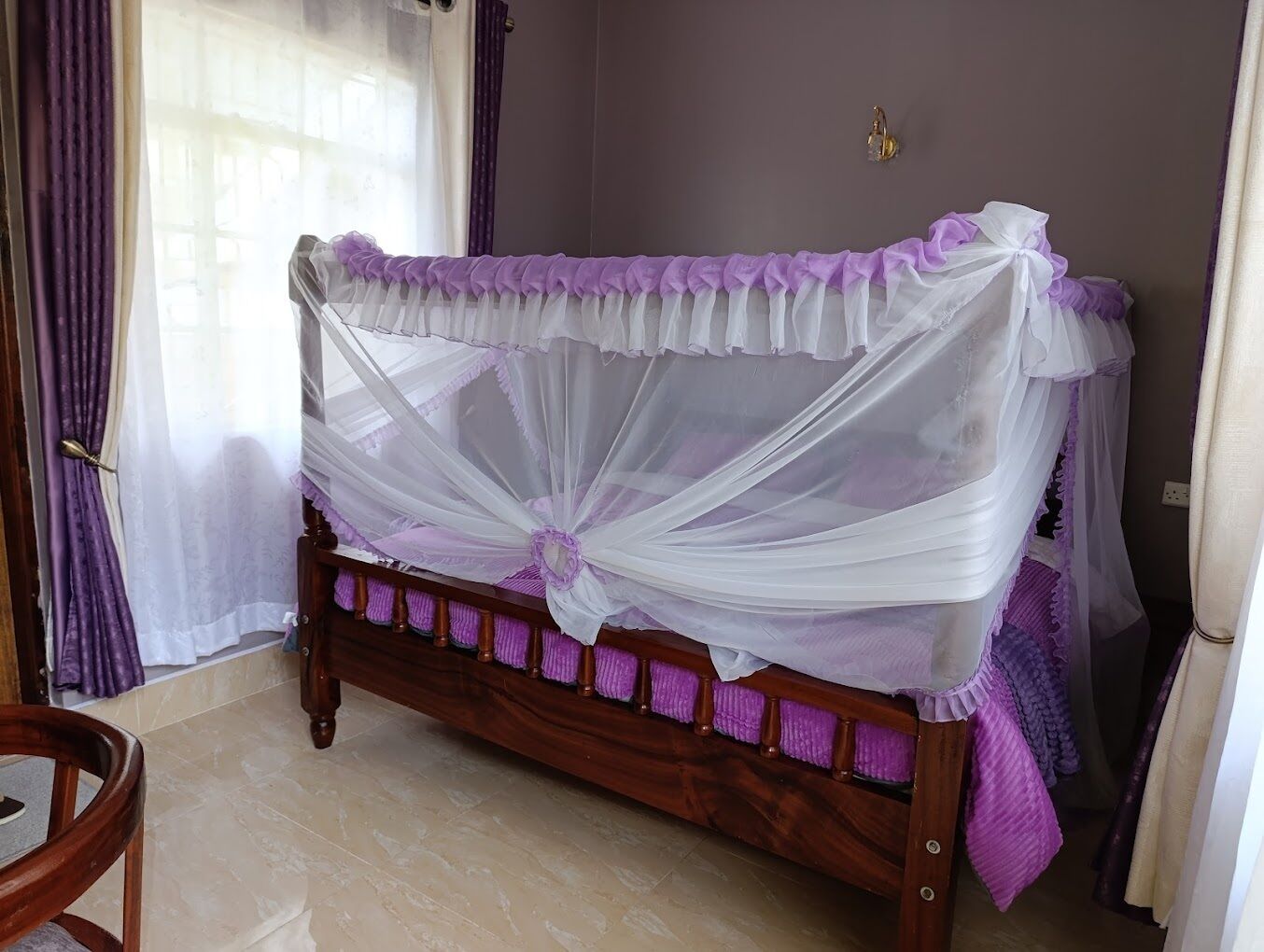 Decoración personalizada, muebles diferentes y wifi gratis 