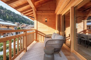 Property grounds - Chalet Arole - Alpine retreat with jacuzzi Morzine (Morzine)