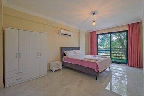 6 bedrooms, WiFi, bed sheets