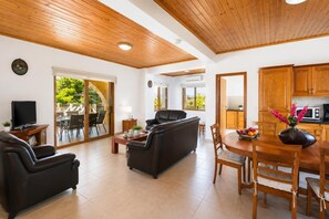 Living area - Villa Androulla - Five Bedroom Villa, Sleeps 8 (Argaka)