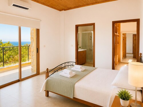 Villa Androulla - Five Bedroom Villa, Sleeps 8