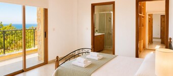 Villa Androulla - Four Bedroom Villa, Sleeps 8