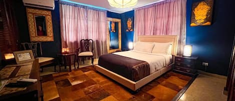 8 bedrooms, WiFi, bed sheets