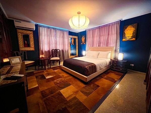 8 bedrooms, WiFi, bed sheets