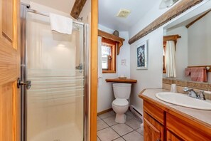 Deluxe House, Mountain View | Bathroom