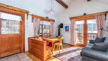 Deluxe House, Mountain View | Individually decorated, individually furnished, free WiFi