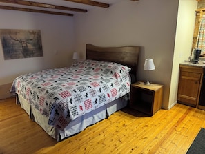 Kahden hengen comfort-huone, näköala puutarhaan | Yksilöllisesti sisustettu, yksilöllisesti kalustettu, ilmainen Wi-Fi