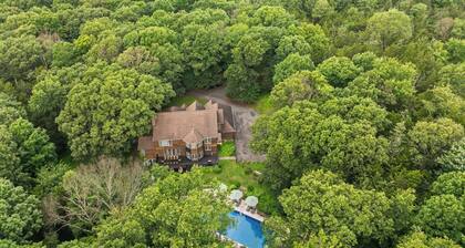 Grand 9BR Retreat w/Pool & Hot Tub