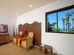 Living Room - Walk to Snorkeling, Waves & Wailea Beach Path (Wailea)