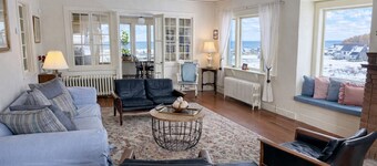 Main Unit of Two family home/pet friendly